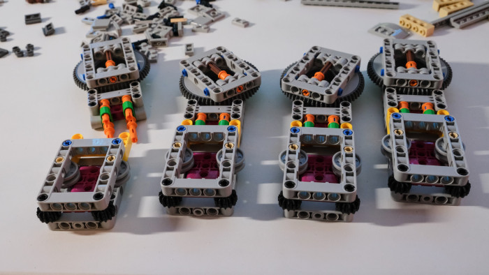 Die Beine werden viermal gebaut. (Bild: Oliver Nickel/Golem.de)